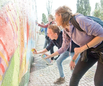 Berlim: Oficina de Graffiti no Muro de Berlim