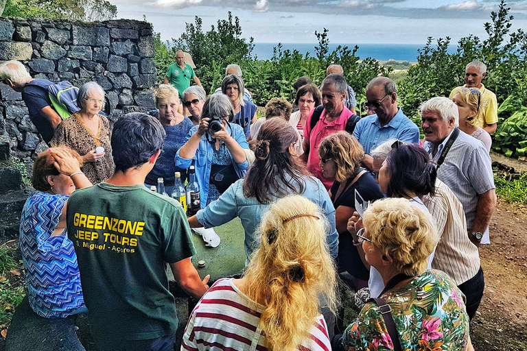 Ponta Delgada: Tour di un giorno di Sete Cidades in 4X4 con pranzoSete Cidades e Lagoa do Fogo: tour in jeep di un&#039;intera giornata con pranzo