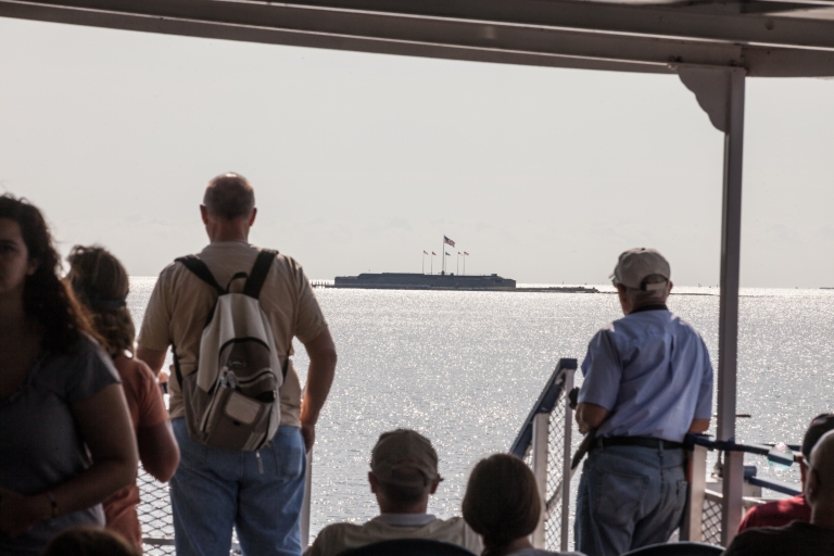 Charleston : Visite touristique du port et observation des dauphinsDépart de l'Aquarium Wharf : 1,5 heure de visite du port de Charleston