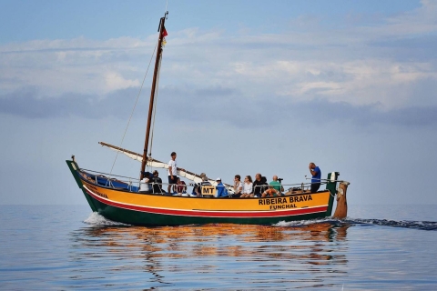 Madeira: Whale Watching mit einem traditionellen Boot