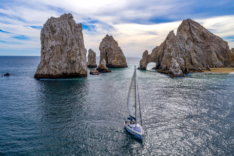Los Cabos : Croisière partagée au coucher du soleilCroisière partagée à la voile au coucher du soleil à Cabo San Lucas SY
