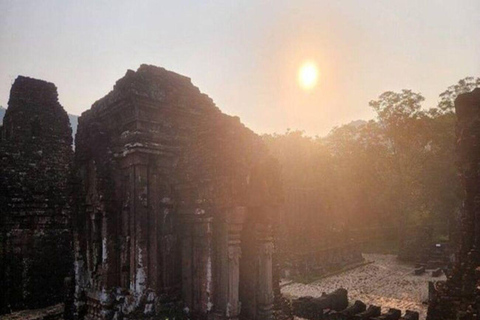 Desde Hoi An: Medio Día en el Santuario de My Son y Crucero al Atardecer