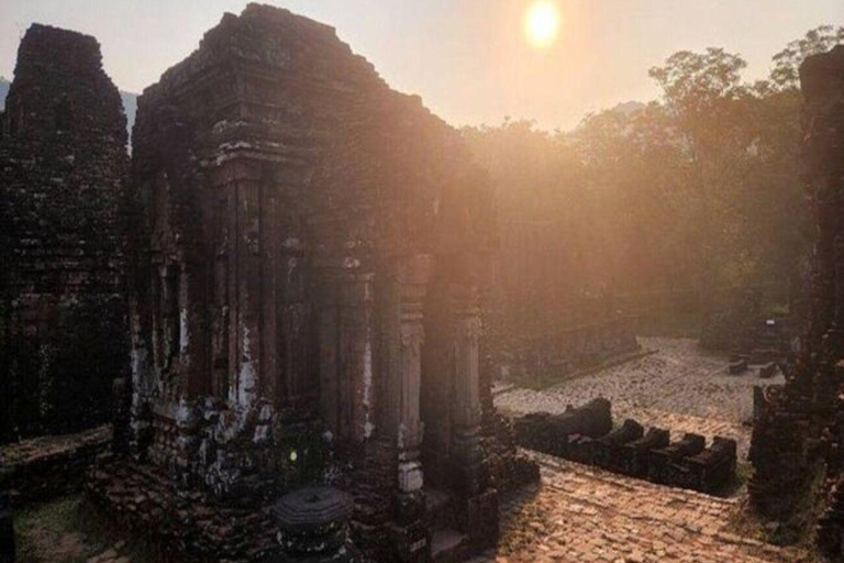 Från Hoi An: Halvdag My Son Sanctuary &amp; Sunset Cruise