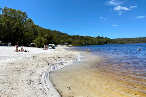 Vanuit Brisbane: Dagtrip naar North Stradbroke Island met zonsondergangZonsondergangtour in boetiekstijl voor kleine groepen