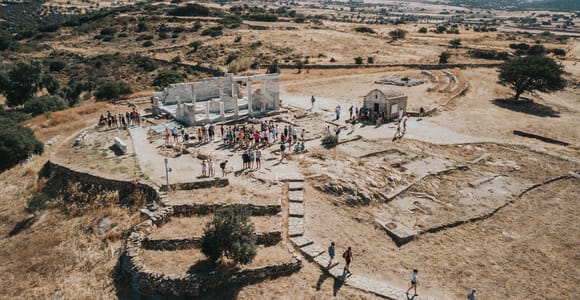 Naxos: Highlights Bus Tour with Free Time for Lunch and Swim