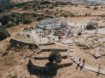 Naxos: Highlights Bus Tour with Free Time for Lunch and Swim