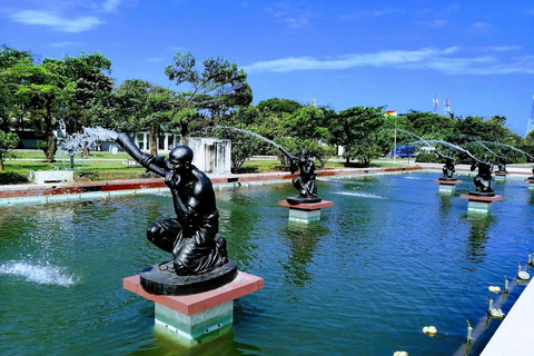 Accra: Guided City Tour with Beach Visit