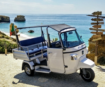 Albufeira: Tuk Tuk Ride with Old Town and Beaches