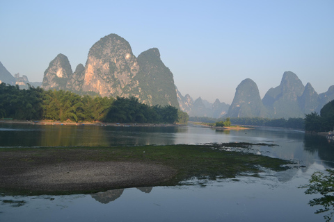 Guilin: Li River Cruise and Xianggong Hill Tour