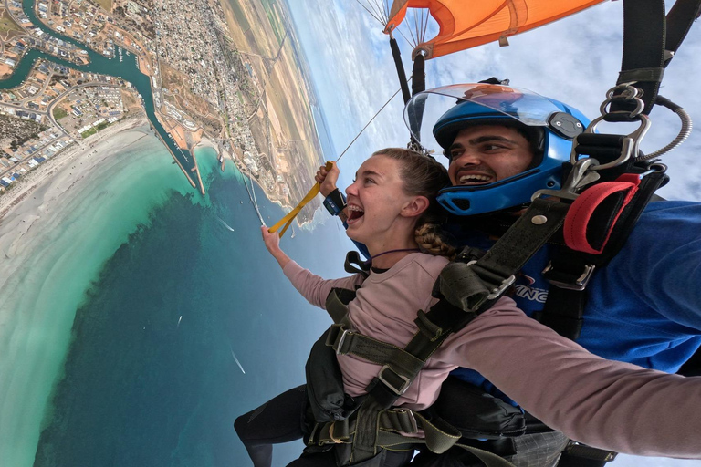 Adelaide: Tandem Skydive over Wallaroo Beach, Beach Landing Tandem Skydive over Wallaroo Beach - 12,000ft