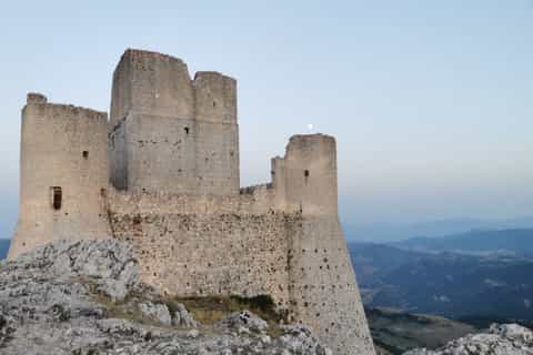 Abruzzo: Ladyhawke Day Tour with a Local Guide