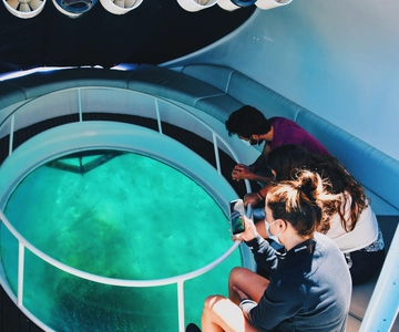 São Miguel: Passeio de Barco c/ Fundo de Vidro e Snorkel