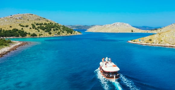 Zadar: Kornaten-Bootstour mit Mittagessen und Zwischenstopps zum Schwimmen