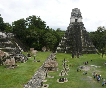 Vanuit Flores: Dagtrip met gids naar de ruïnes van Tikal