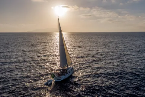 From Trapani: Full-Day Sailboat Trip to Favignana & Levanzo