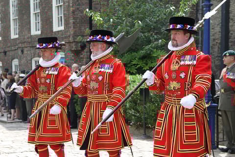London: Tower of London Beefeater Welcome & Crown Jewels