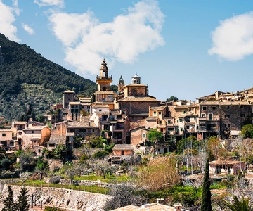 Palma, Cathedral & Valldemossa: Guided walking Tour