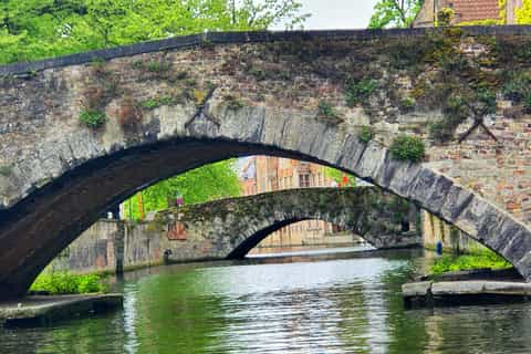 Bruges: Boat Cruise and Guided Walking Tour