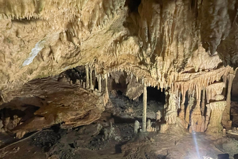 De Atenas: Tour particular de um dia em Mani com as cavernas de Diros