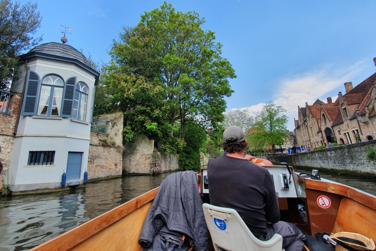 Brugge: boottocht en begeleide wandelingBrugge: rondvaart en wandeltocht in het Duits