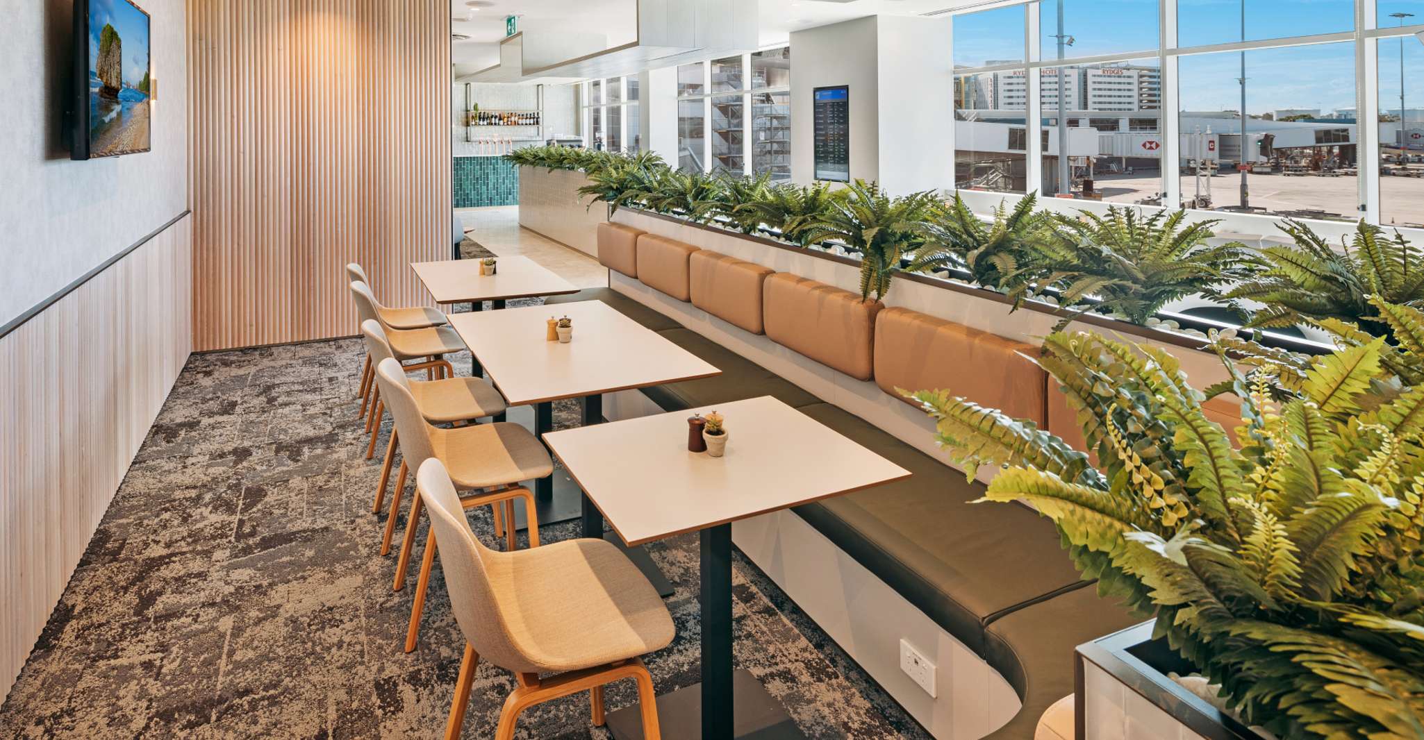 Sydney Airport (SYD), Lounge Access with Food and Drinks - Housity