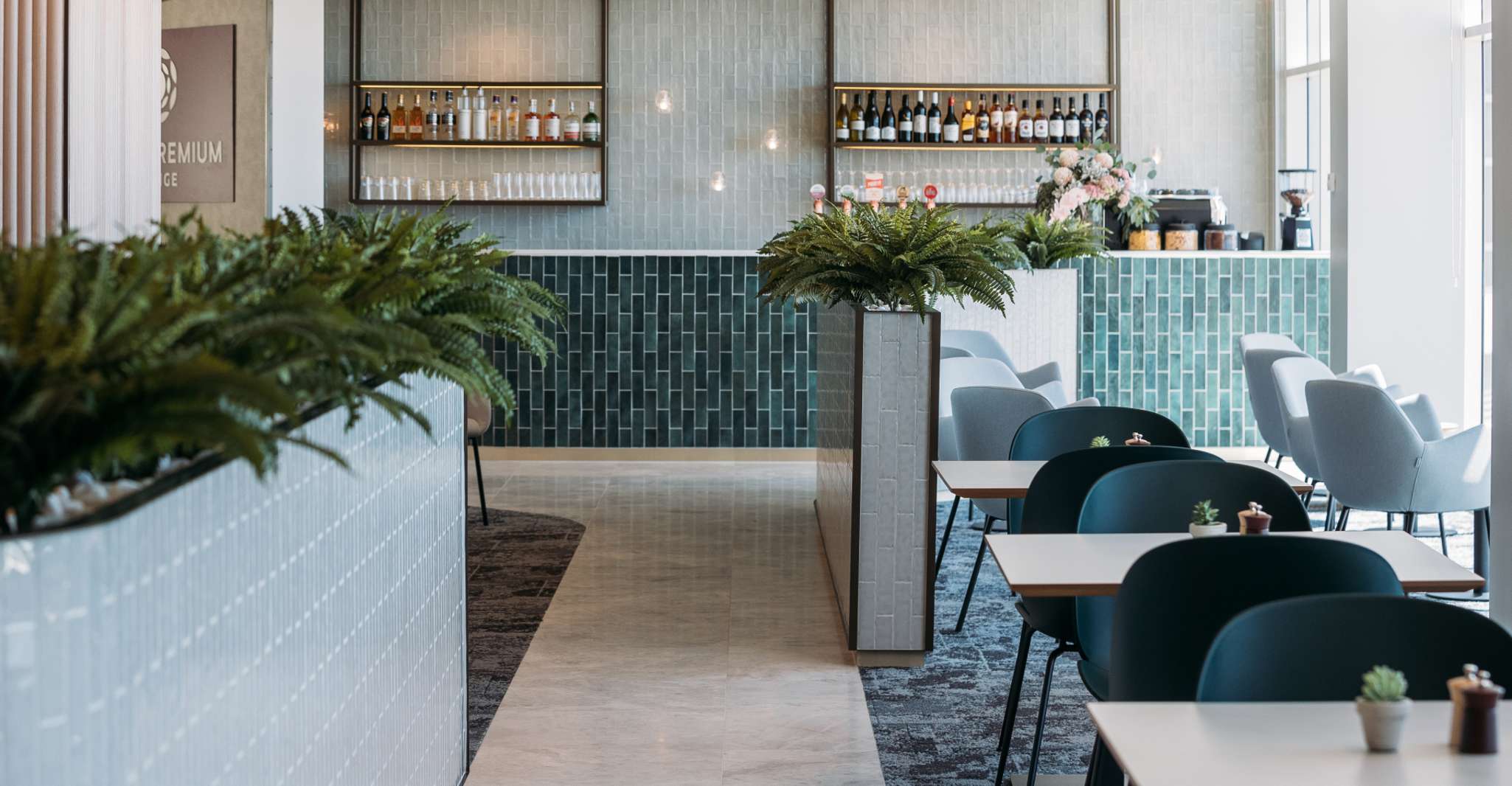 Sydney Airport (SYD), Lounge Access with Food and Drinks - Housity