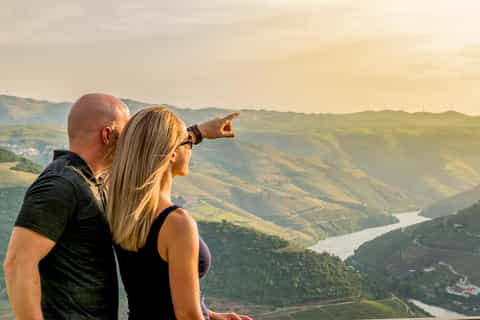 Porto: Douro-Tal-Tour, Weinprobe, Bootsfahrt & Mittagessen