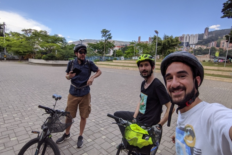 Medellín: tour guiado en bicicleta por la ciudadOpción estándar