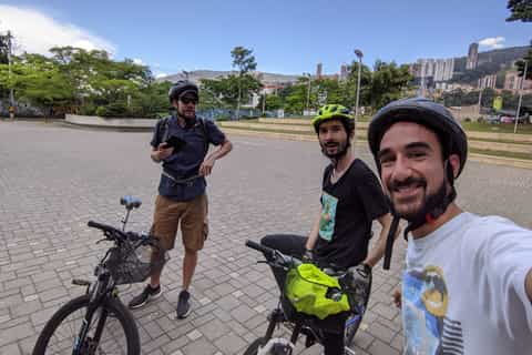 Medellín: Guided City Bike Tour