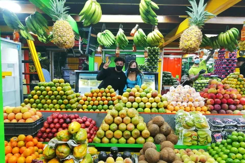 Medellín: excursão ao mercado local com degustação de frutas exóticas