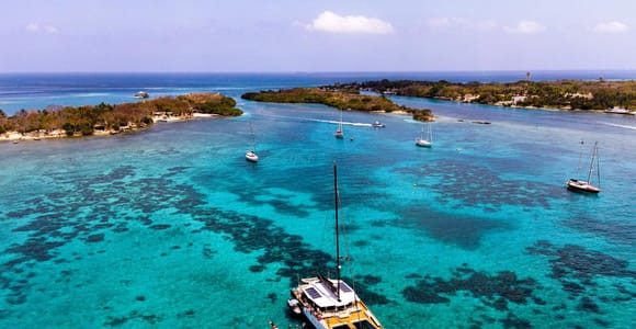 Cartagena: Rosario Islands Catamaran with Lunch and Snorkel