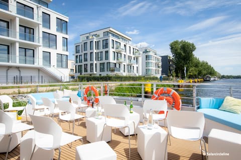 Berlin: Luxury Solar Catamaran River Tour