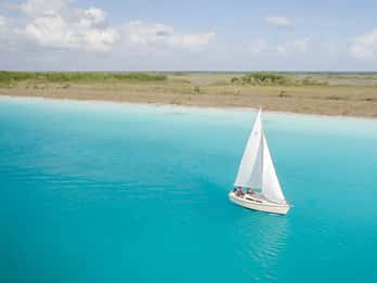 Bacalar: Group Sailing Trip with Swimming and Drinks