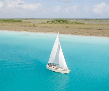 Bacalar: Group Sailing Trip with Swimming and Drinks