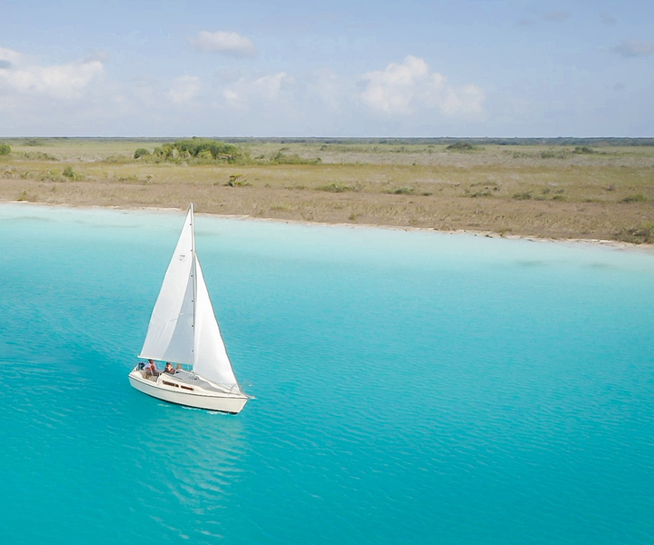 Bacalar: Group Sailing Trip with Swimming and Drinks