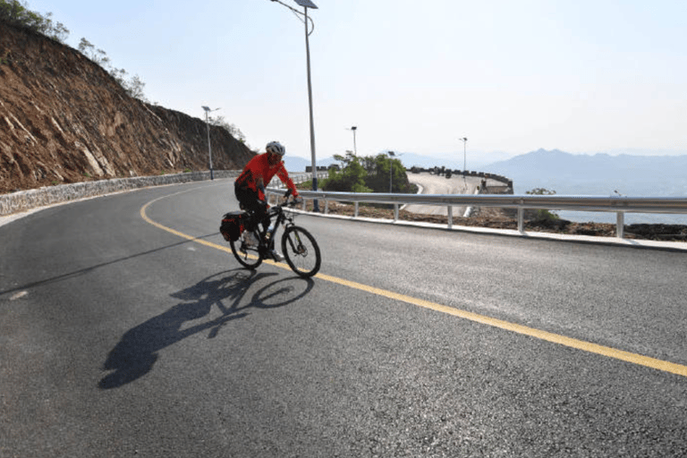 Excursión en bicicleta y visita al mercado del pueblo de Lijiang Baisha