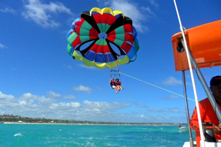 Punta Cana: Parasailing-Trip um die Küste von Bavaro