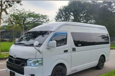 Cingapura: Traslado da cidade para o aeroporto/terminal portuárioSedã de primeira classe (Mercedes-Benz S-Class ou similar)