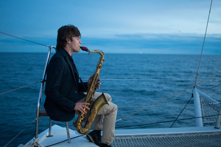 Alicante: Crucero de 3 horas al atardecer con aperitivo y música en directo