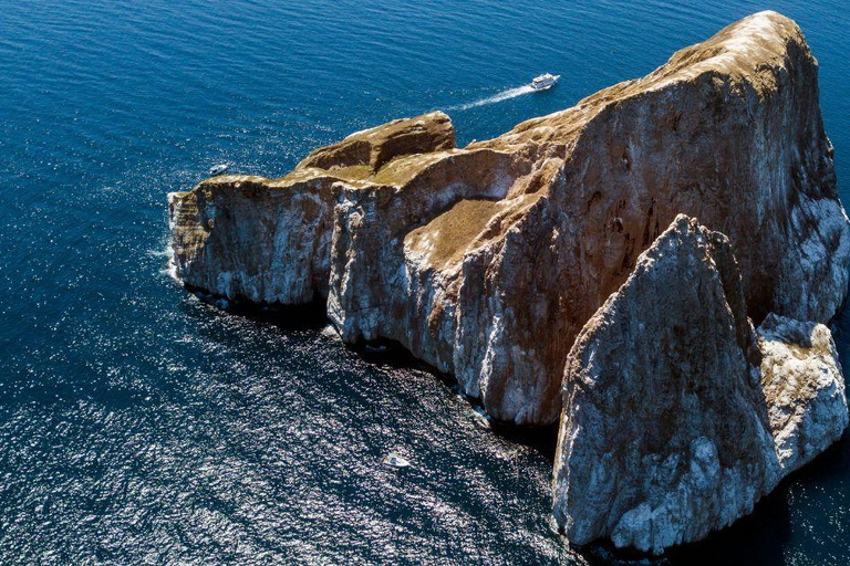 San Cristóbal: Kicker Rock Snorkeling & Beach Tour with Lunch San Cristóbal: Kicker Rock Snorkeling & Beach Sightseeing Tour with Lunch