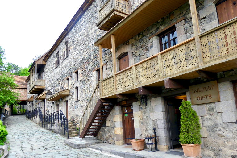 Da Yerevan: Tour di un giorno con il lago Sevan e DilijanTour di un&#039;intera giornata al Lago Sevan e Dilijan