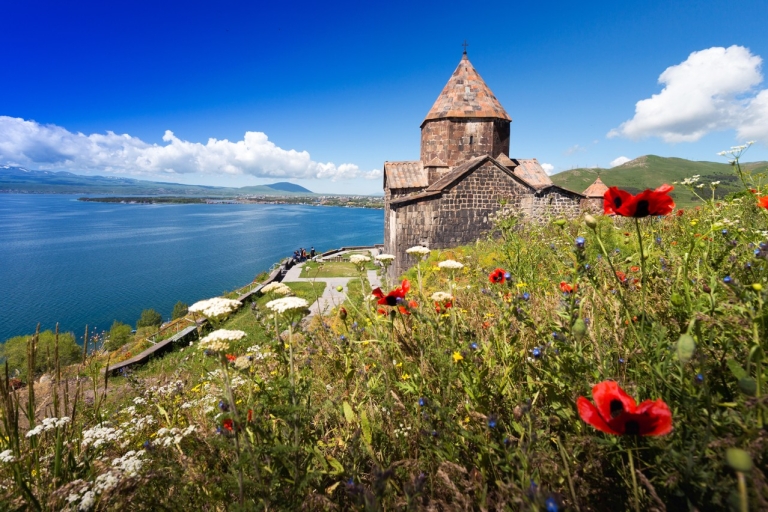 Desde Ereván: tour de día completo por el lago Sevan y Dilijan