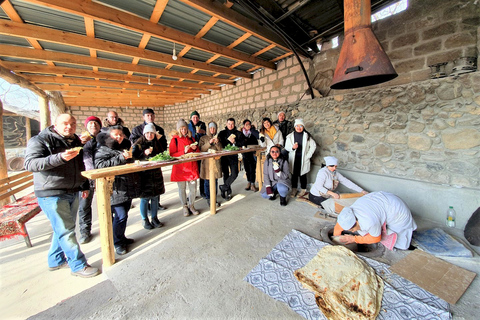 Erevan : Visite de Garni, Geghard et du lac Sevan avec cuisson de Lavash