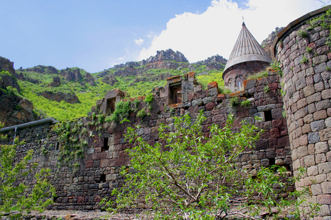 Erevan : Visite de Garni, Geghard et du lac Sevan avec cuisson de Lavash