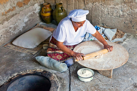 Erevan : Visite de Garni, Geghard et du lac Sevan avec cuisson de Lavash