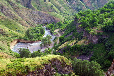 Erevan : Visite de Garni, Geghard et du lac Sevan avec cuisson de Lavash