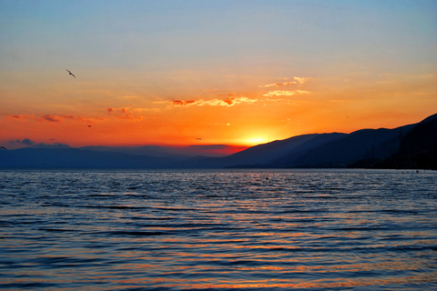 Ereván: Excursión a Garni, Geghard y el lago Sevan con cocción de Lavash