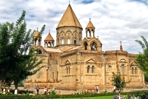 From Yerevan: Echmiadzin Mother Cathedral and Zvartnots Tour Bilingual English-Armenian-language group