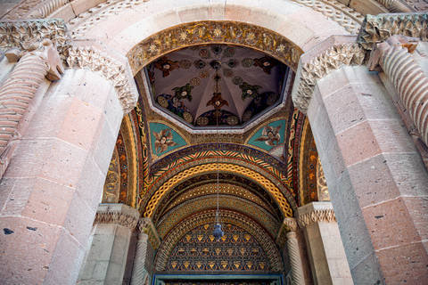 From Yerevan: Echmiadzin Mother Cathedral and Zvartnots Tour Bilingual English-Armenian-language group