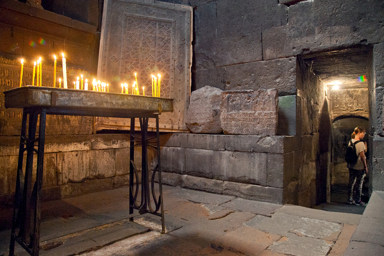 From Yerevan: Echmiadzin Mother Cathedral and Zvartnots Tour Bilingual English-Armenian-language group